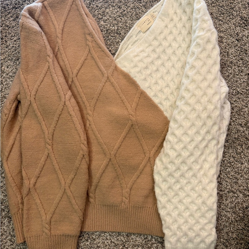 Dreamers V-Neck Sweater in Cream and Tan